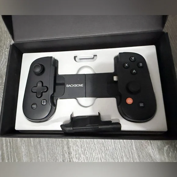 Backbone One Mobile Gaming Controller for iPhone Lightning – Complete in Box